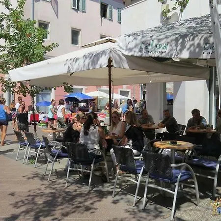 Vip, With Free Garage Parking Apartman Pula