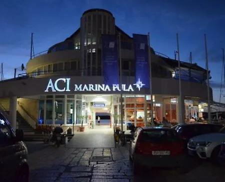 Apartment Vip, With Free Garage Parking *