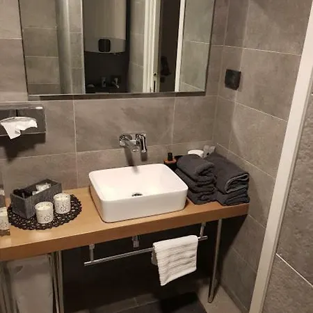 Vip, With Free Garage Parking Apartman *