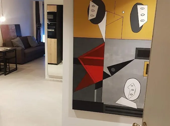 Vip, With Free Garage Parking *