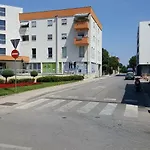 Vip, With Free Garage Parking Apartment Pula