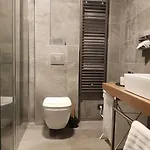 Apartment Vip, With Free Garage Parking *