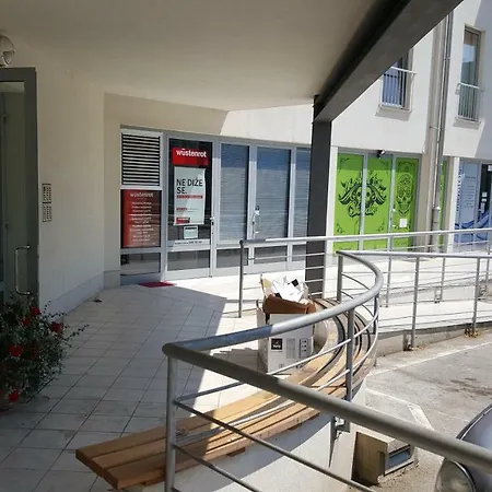 Vip, With Free Garage Parking Пула