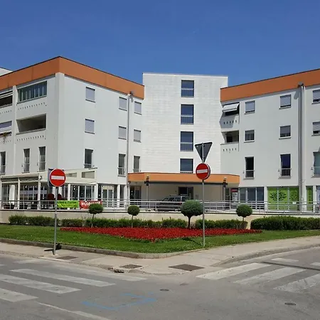 Appartamento Vip, With Free Garage Parking Pola