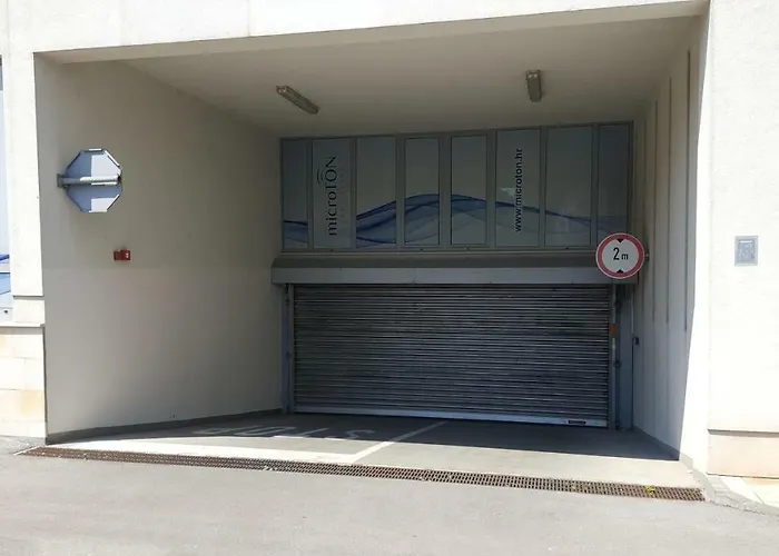 Vip, With Free Garage Parking * Pula