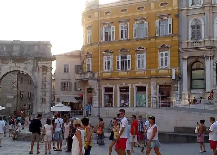 Vip, With Free Garage Parking *